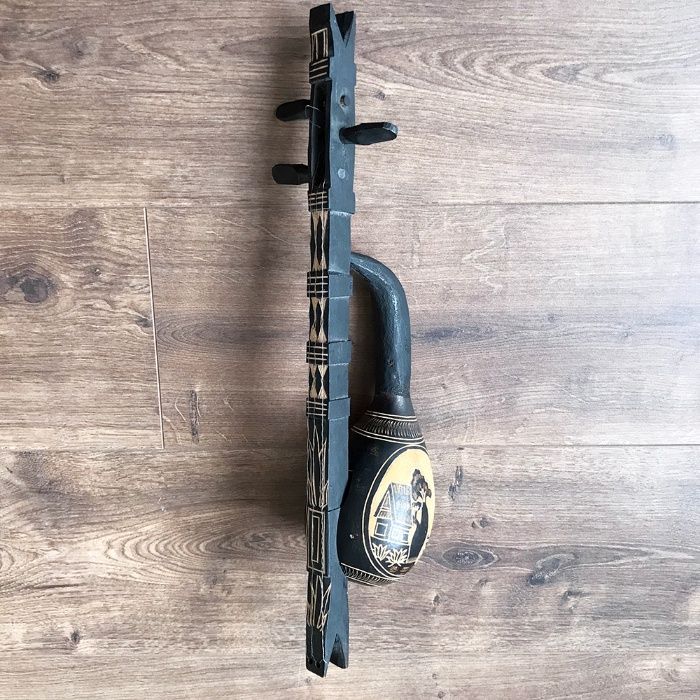 Декоративен музикален инструмент