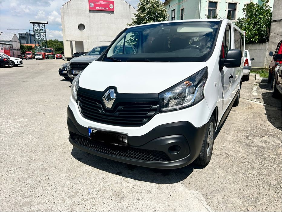 Inchiriez microbuz 9 locuri