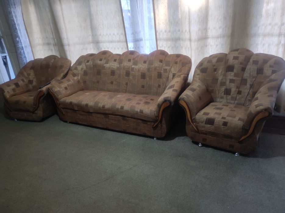 Продам диван и два кресла