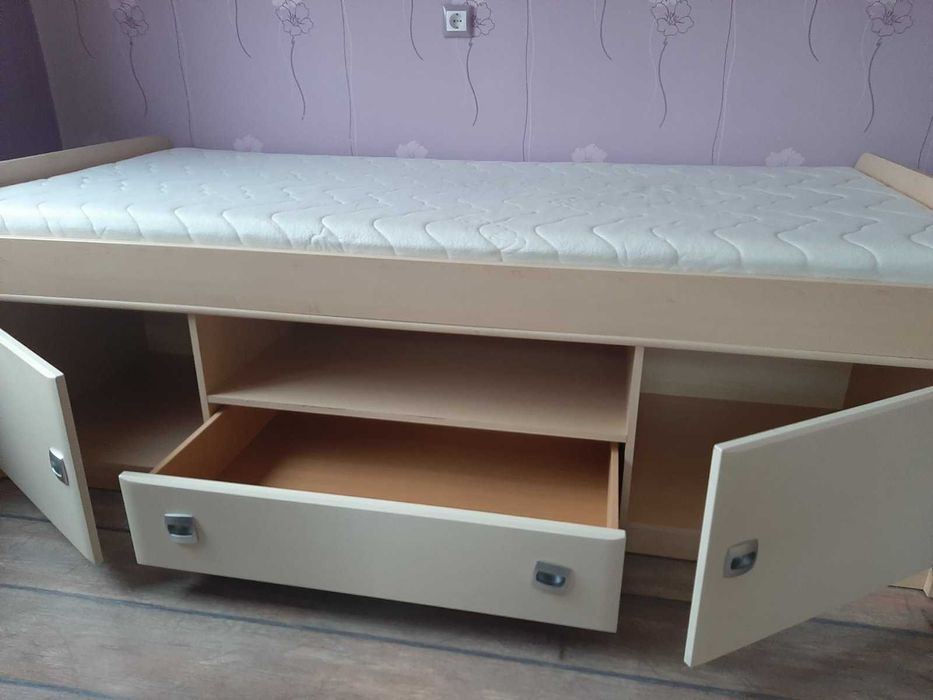 Легло с матрак.