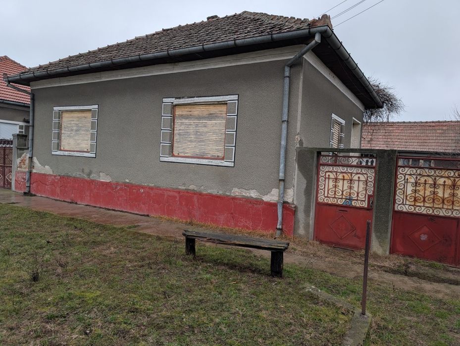 Casă de vânzare!