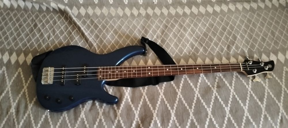 Бас Гитара Yamaha