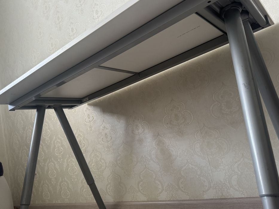 Ikea стол с регулирующими ножками Galant 18222