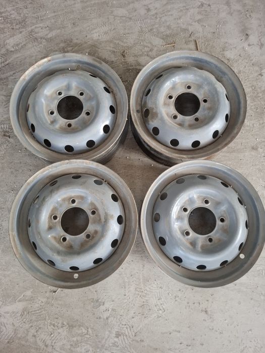 Продам 2 комплекта дисков на Ниву