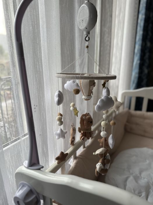 Продам музыкальный мобиль для манежа