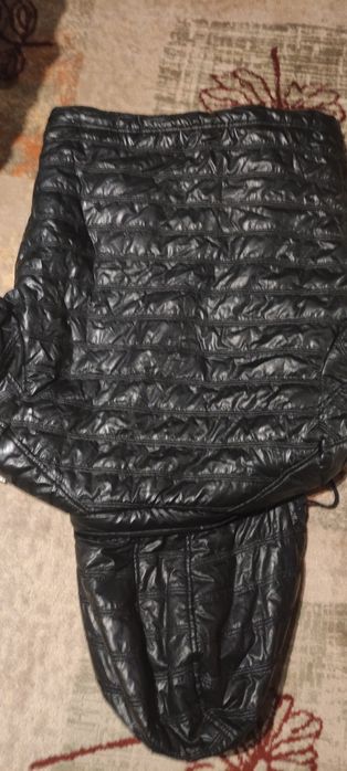 Яке черно  с качулка кожа