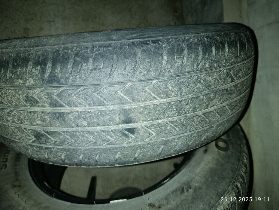 Shina 205/65/15 sotiladi 2 dona bor yurgan