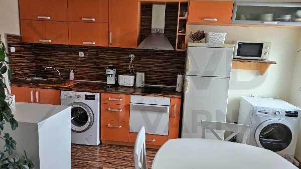Дава се под наем Етаж от къща в Аксаково - 97 кв.м за 550 € - Снимка #1