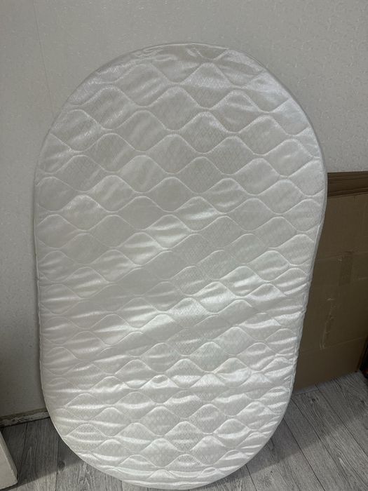 Продаётся овальный матрас от манежа/люльки