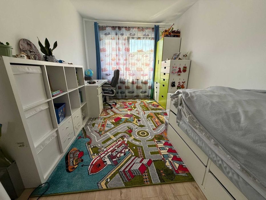 Închiriez apartament 4 camere decomandate 1 baie etaj 4/4