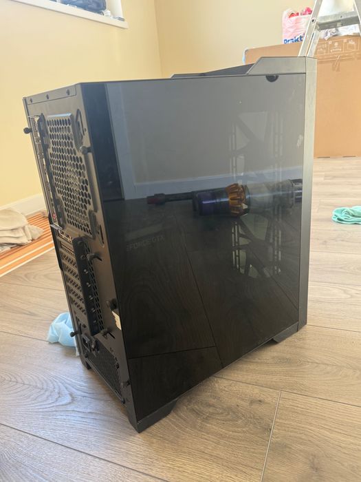 Гейминг компютър + MSI 144Hz монитор – готов за игра