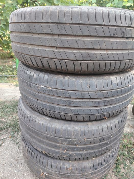 Vând cauciucuri 215/60/R17