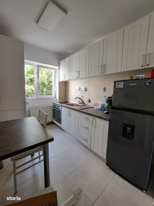 Apartament cu 3 camere, etaj 3 din 3, Zona Bilascu