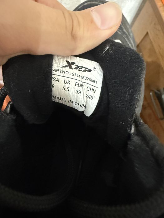 Продаю кроссовки