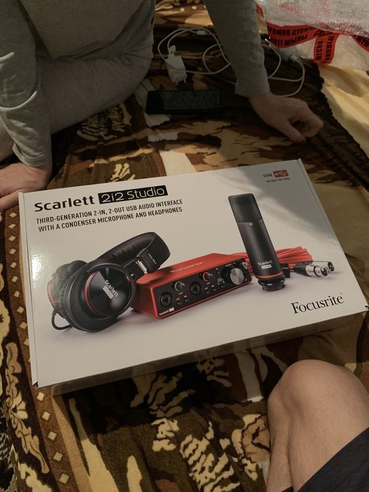 Комплект FOCUSRITE Scarlett 2i2 Studio 3rd Gen