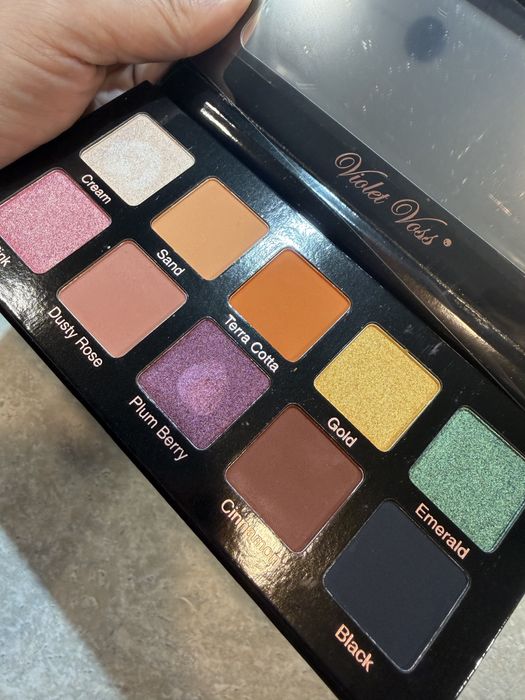 Палетка теней violet voss