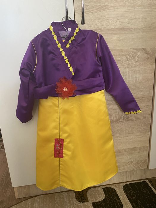 Продаю корейский костюм