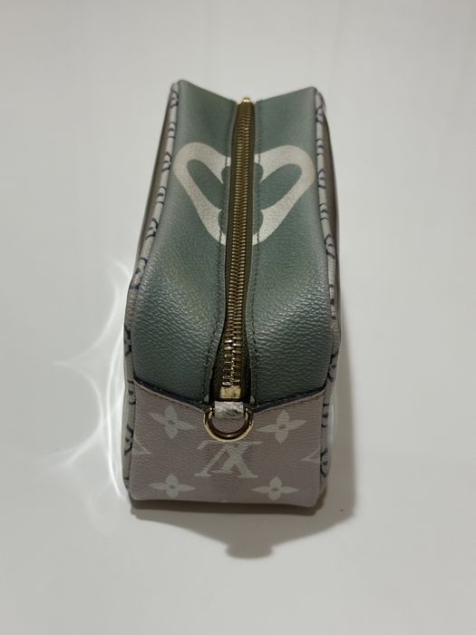 Дамска несесер-чанта Louis Vuitton Beach Pouch Monogram Giant / Khaki Green