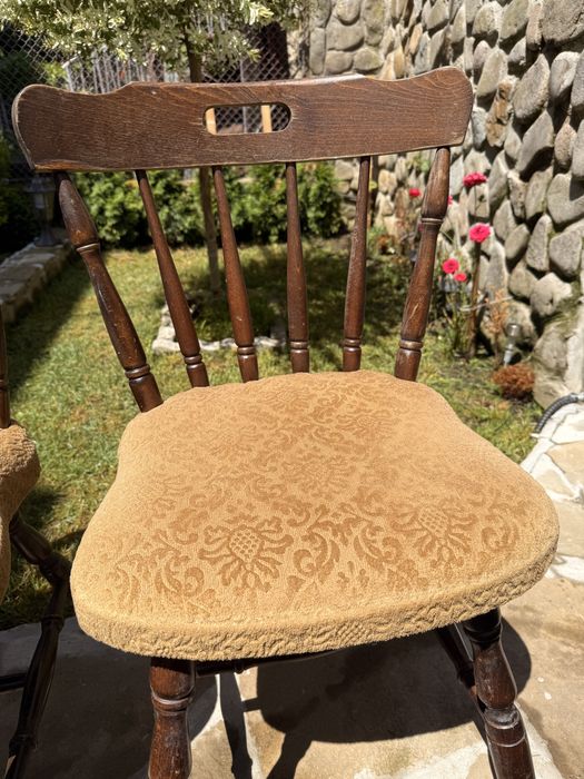 Дървени столове (хол, кухня)