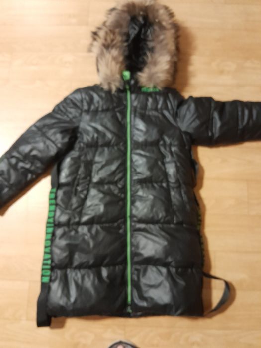 Пуховик для девочки 12-14 лет. В отличном состоянии