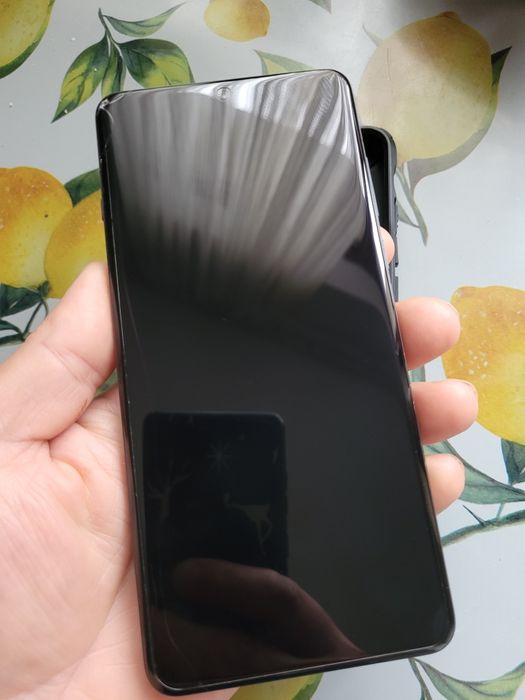 Vând OnePlus 13.