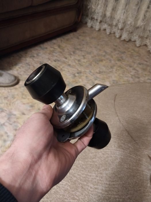 Ручка дверная с щеколдой