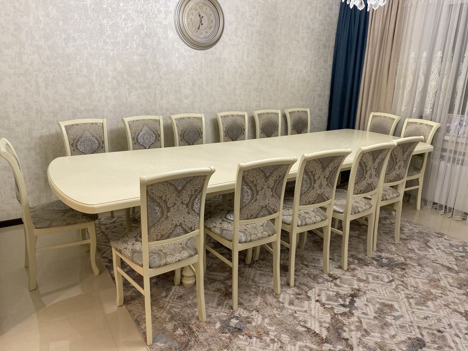 Продается стол со стулями