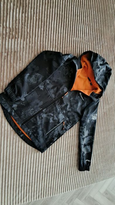 Продам куртку мальч.158см