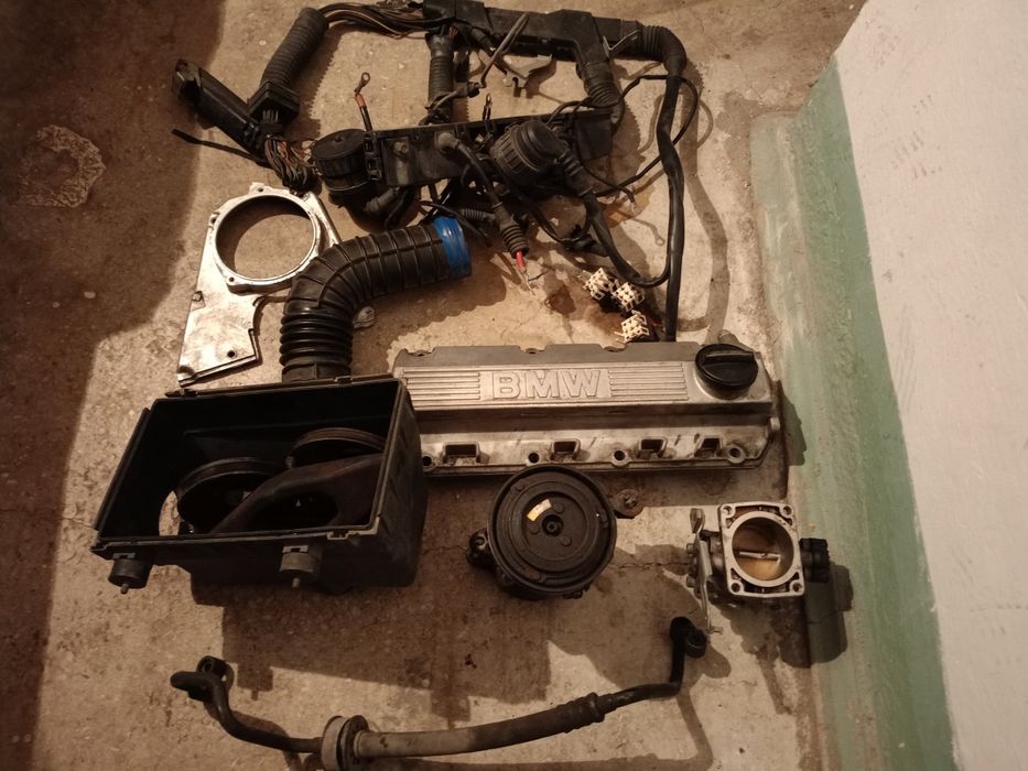 Запчасти на  двигатель м 40 1.8 БМВ  е 36. Только  то что на фото