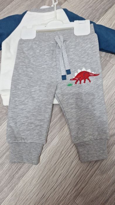 Костюм на осень  1-3мес  новый