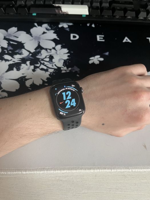 Продам Apple Watch SE Nike