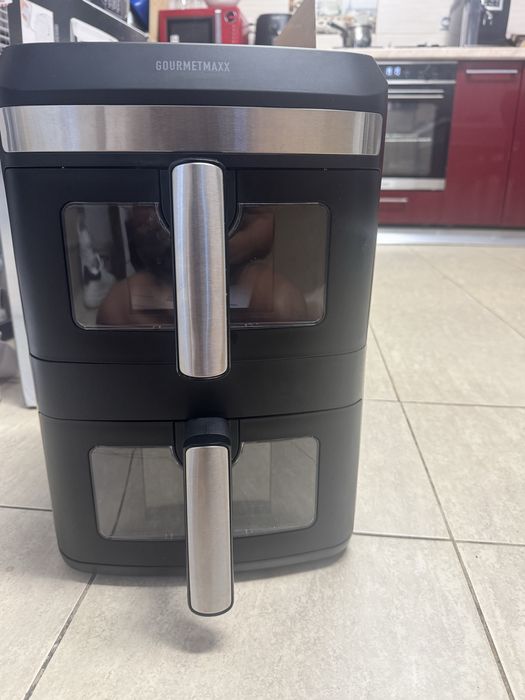 friteuza cu aer cald Gourmetmaxx FryUp XL cu design vertical și cameră dublă, având o capacitate totală de 12 litri.