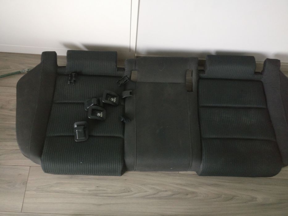 Vând Far dreapta audi A4 b6 si Bancheta Audi A4 b8 cu Isofix