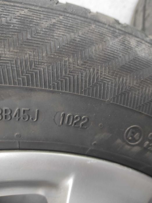 Гуми 235/65/17 перфектни