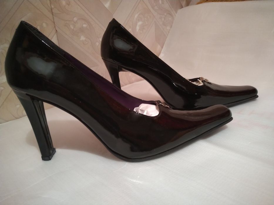 Туфли женские новые лаковые итальянские