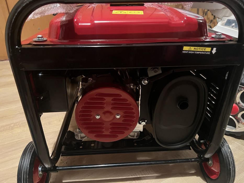 Бензинов трифазен генератор HONDA ECMT 7000,