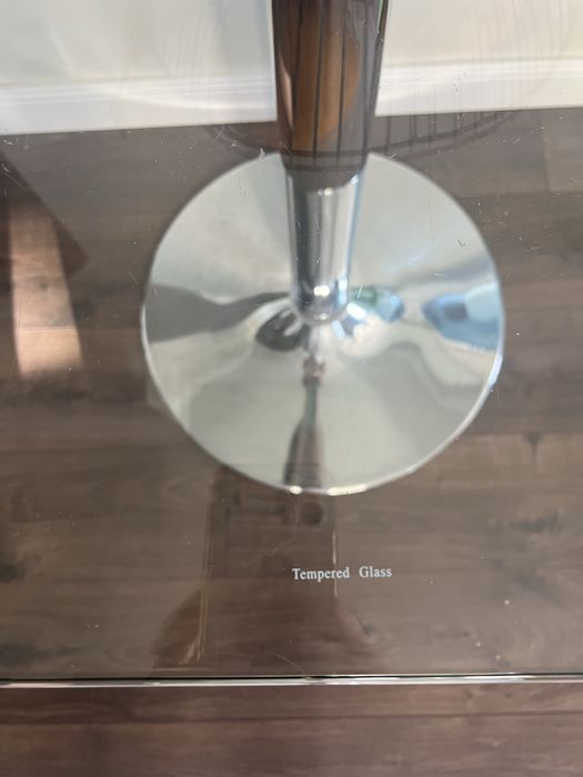 Masa ovala din sticla