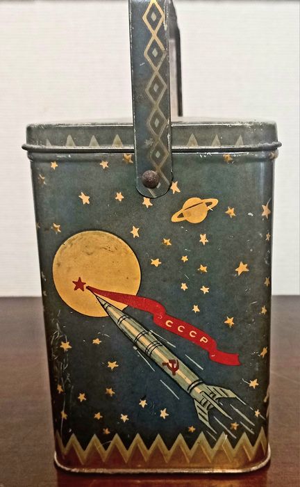 Жестяная коробка 1960 года