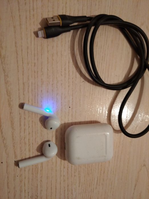 Продам наушник в хорошем состояние