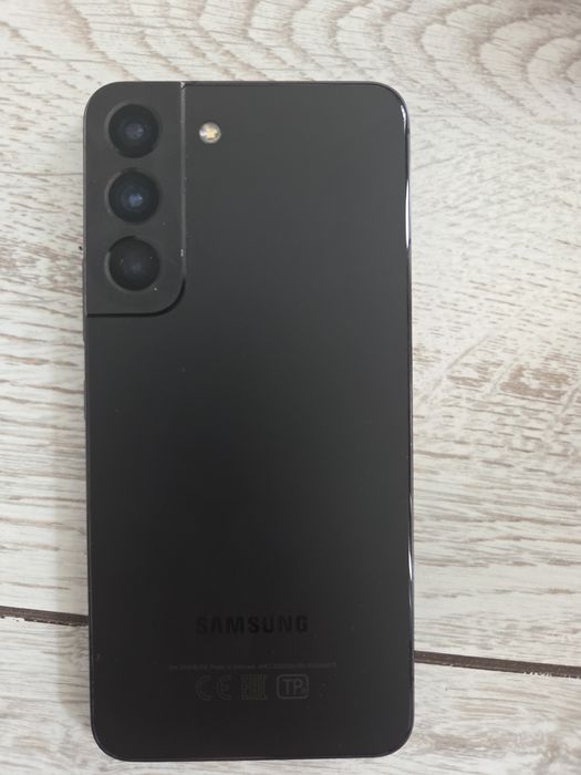 Продам Samsung Galaxy S22