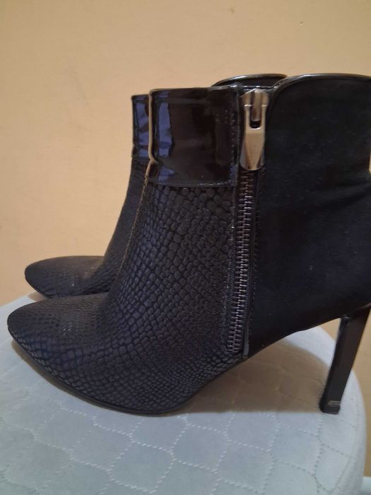 Боти от ест.кожа и лак