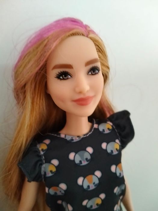 Păpuși Barbie fashioniste