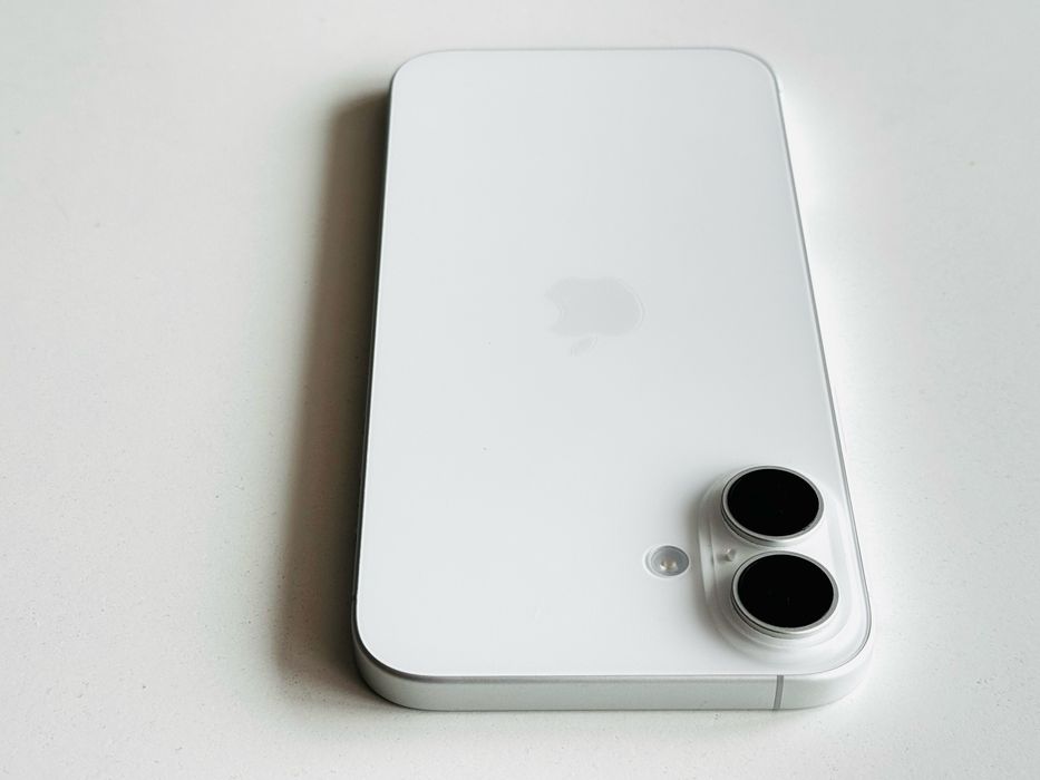 Iphone 16 Plus 128GB White Гаранция 6 месеца