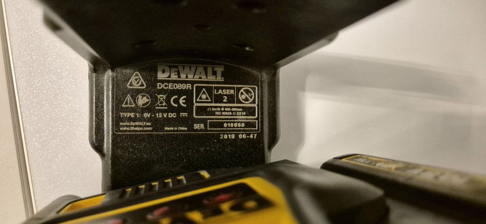 Laser dewalt cu lumina verde sau rosie