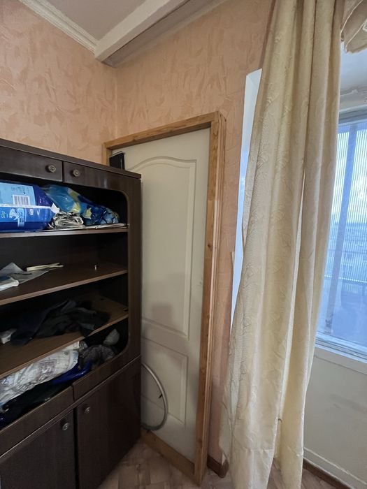 Продам дверь с коробкой