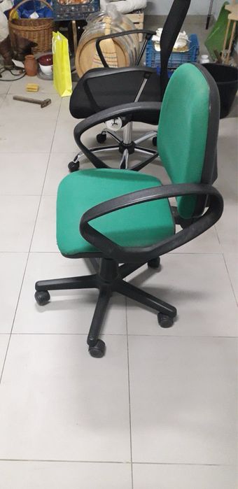 запазен офис стол от ранната демокрация закупен 1998г.