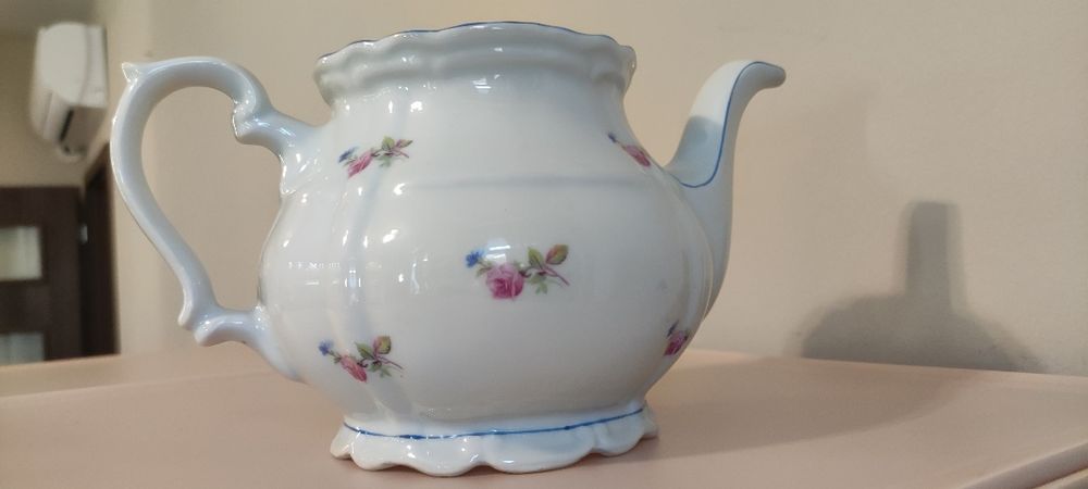 Красива порцеланова каничка