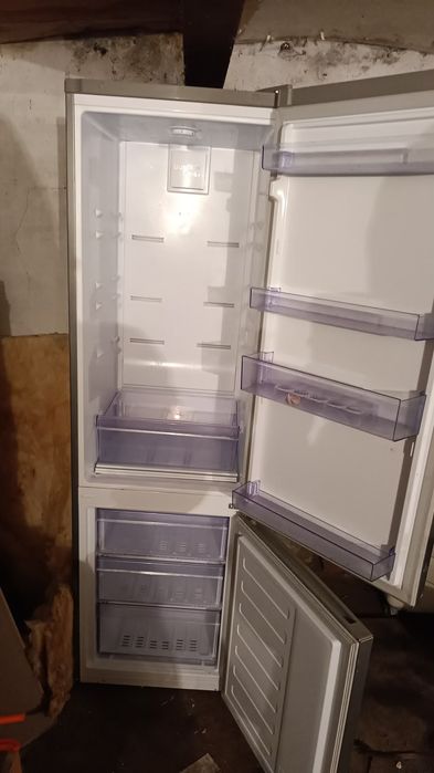 Холодильнике продаю