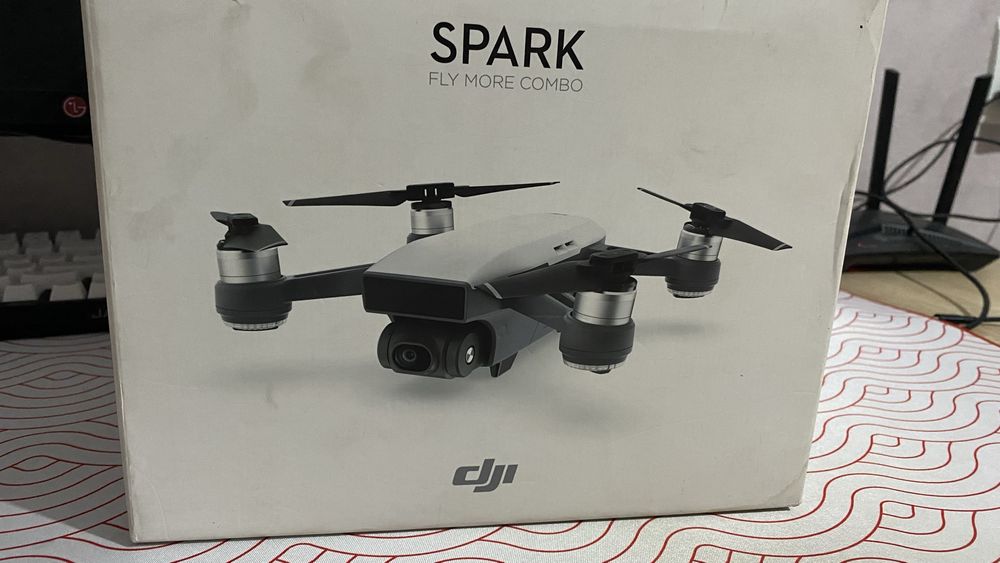 Продам дрон dji spark комбо комплект