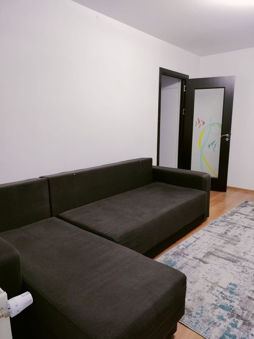 Vând canapea extensibilă cu 2 spații de depoItare